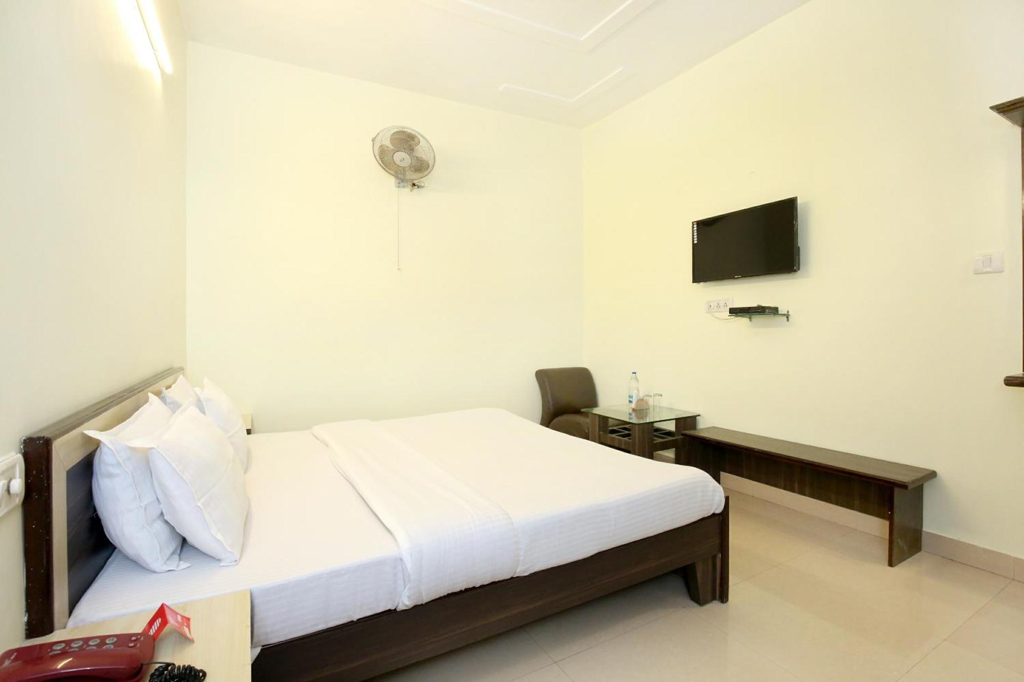 Oyo 9243 Trumpets Hotel Amritsar Esterno foto